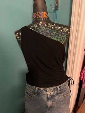 Laundry By Shelli Segal Black One-Shoulder Tank with Side Tie and rouching